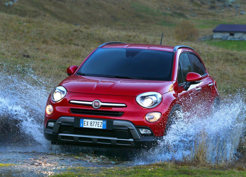 Illustration for article titled No One Will Ever Drive Their 2016 Fiat 500X Like In These Photos